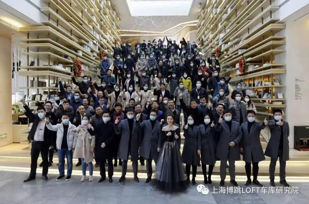 天水全国一百多人在华侨城汉口道6号参观研讨LOFT专利车库技术！